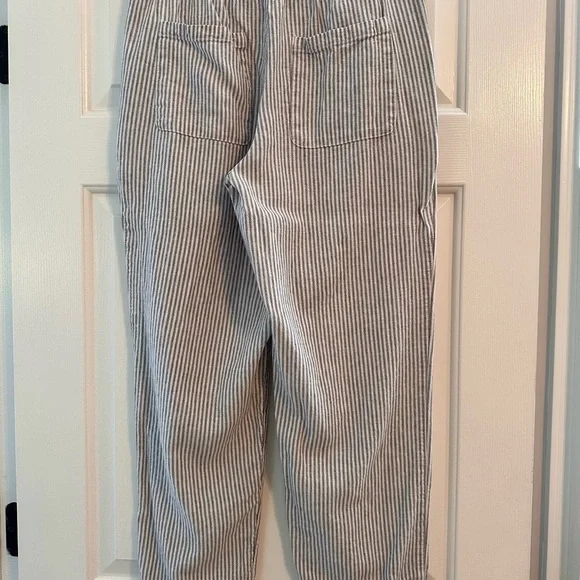 3/$10 Old Navy Striped Gray/White Pants - Picture 3 of 5